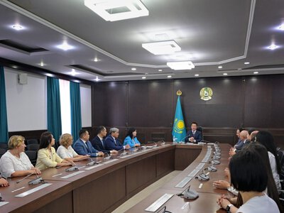 Асаин Байханов наградил лучших экологов, волонтеров и общественников Павлодарской области