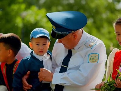 Полицейские провели масштабный флешмоб против бытового насилия в ЗКО