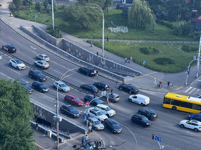 В Киеве авто на скорости влетело в подземный переход: четыре человека погибли на месте (видео)