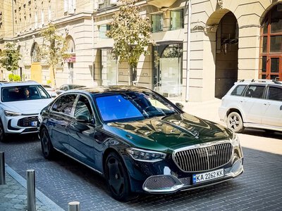 Один из 50: в Киеве заметили лимитированный роскошный Maybach V12 за 20 миллионов (фото)