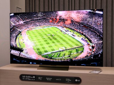 Недорогой, но яркий OLED-телевизор для футбола: назван лучший вариант лета 2026 года (фото)