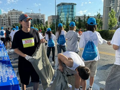 Участники Astana Half Marathon провели плоггинг в поддержку акции «Таза Қазақстан»