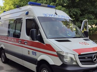 Обрушение во время экскурсии: на Буковине из-за скопления детей рухнул деревянный мост, есть раненые