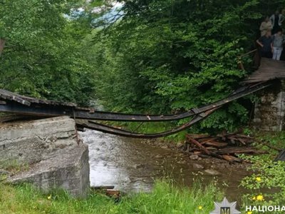  На Буковине рухнул мост с десятками детей, несколько травмированных госпитализировали 