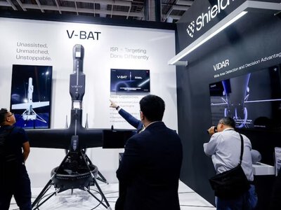  Офицерка ВМС Румынии потеряла пальцы во время испытаний военного дрона в США 