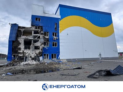 В Энергоатоме показали фото поврежденного здания хранилища отработанного ядерного топлива после атаки рф