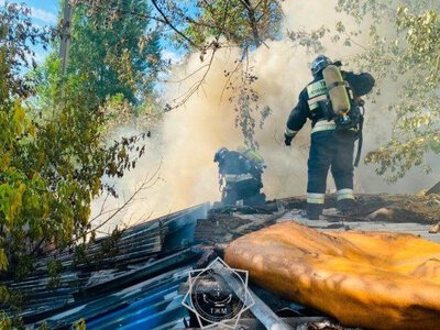  Две хозпостройки загорелись в столице 