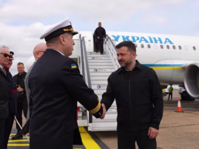 Зеленский прибыл в Великобританию: запланированы переговоры со Стармером и встреча в формате E3+Украина