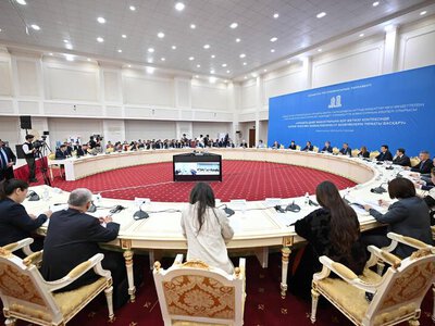Экологические вопросы Каспийского моря и реки Жайык обсудили депутаты парламента с жителями Атырауской области