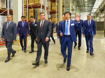  Бектенов проверил новые заводы: какую продукцию теперь будут выпускать в столице 