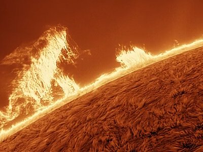 На Солнце заметили Годзиллу, которая перемещается по нашей звезде (фото)