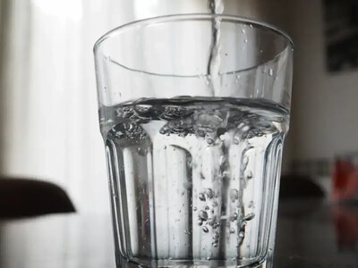 Как нитраты в воде влияют на мозг: новое исследование причин деменции