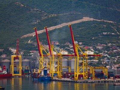 После атаки БПЛА в Новороссийске горит резервуарный нефтяной парк