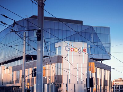 Google будет платить SpaceX почти 1 миллиард долларов ежемесячно: в чем причина
