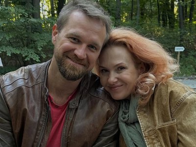 Український актер Артемій Єгоров одружився з коханою на 16-му році стосунків