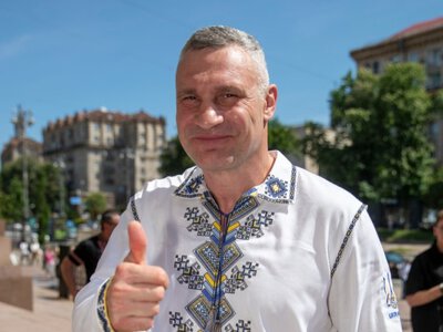 Виталий Кличко с матерью появился на публике и поделился подробностями семейной жизни