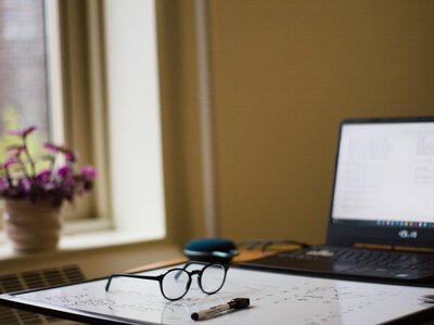 Правительство выделило 2,3 млрд грн на энергонезависимость и восстановление учебных заведений