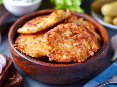 Перестаньте добавлять муку в драники: какой ингредиент работает лучше