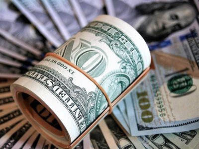 Доллар впервые пересек отметку 45 грн