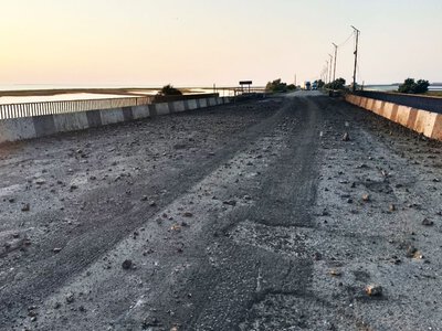 Чонгарский мост уничтожен ударами БпЛА: появились спутниковые снимки последствий (фото)