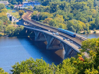 На мосту Метро в Киеве частично перекроют движение из-за ремонтных работ
