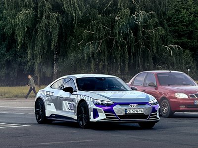 Один из 99: в Хмельницком засветился спортивный электрокар Audi за 200 000 евро (фото)