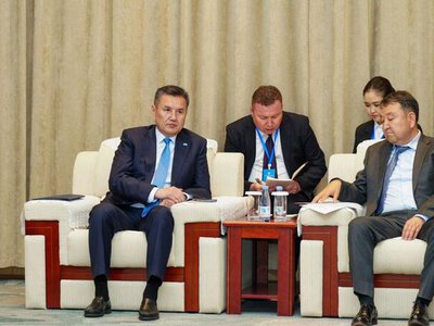 Аким ВКО провел ряд важных встреч в Китае