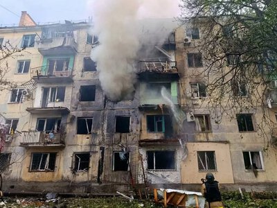 россияне атаковали Павлоград - повреждена многоэтажка, четыре человека ранены