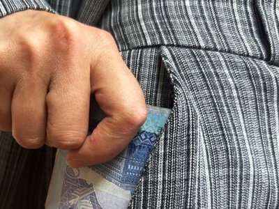  В самолёте обокрали пассажира на 7,6 млн тенге 