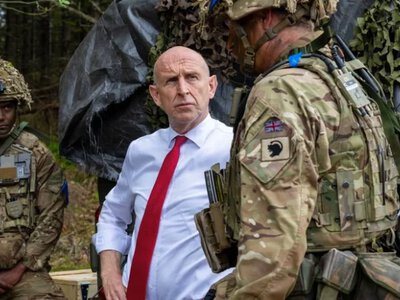 Министр обороны Великобритании подал в отставку из-за несогласия с планом финансирования обороны