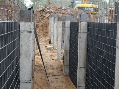 Четырехметровый забор без камер, но с Егозой: как защищена граница с Беларусью (видео)
