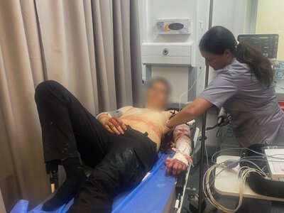  В Запорожье мужчина напал с ножом на полицейских, раненых госпитализировали 