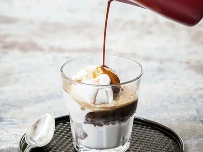 С клубникой и бананами: три кофейных напитка, которые вкусно пить холодными