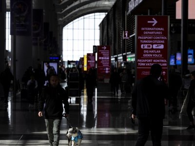 Из Турции депортировали около 100 граждан Туркменистана. В аэропорту Ашхабада их допросили