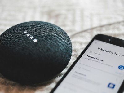 Google намекнула на запуск новой умной колонки после десятилетнего перерыва