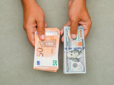 Нас ждет важная неделя: банкир дал прогноз курса доллара и евро в Украине