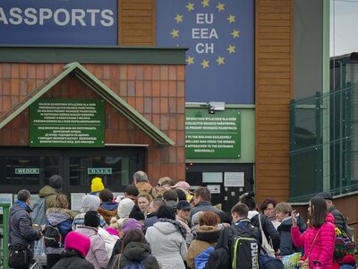 ЕС не может депортировать украинцев из-за призывного возраста и национальности, — Чернев