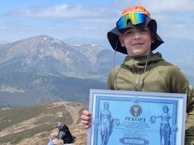 Установил рекорд Украины: 12-летний мальчик из Тернополя поднялся на самые высокие вершины Карпат