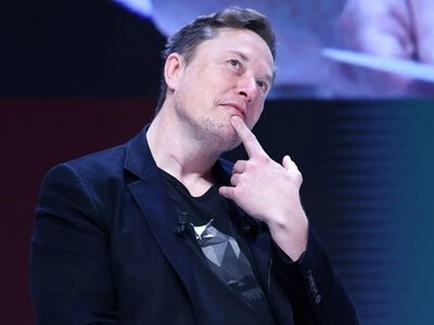 Илон Маск стал первым в мире долларовым триллионером