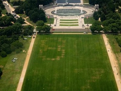В Вашингтоне появилась надпись с намеком на устранение Трампа - CNN