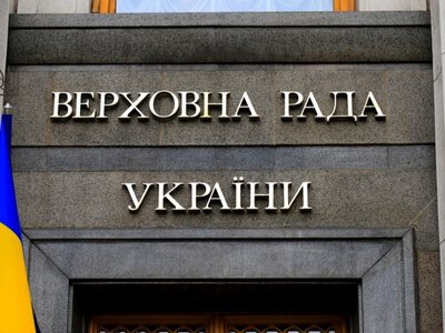 Зеленский подписал закон об исключении русского из перечня языков, защищенных Европейской хартией