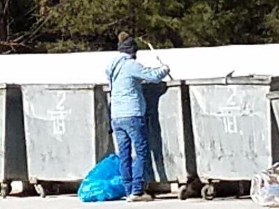 «Наше положение не отличается от положения скота». В Туркменистане пенсионеры ищут еду в мусоре