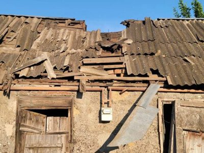 В Днепропетровской области оккупанты сбросили 12 авиабомб на одну из громад: повреждены рынок и дома, есть пострадавшие