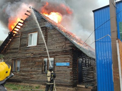  В Кокшетау загорелся частный дом после попадания молнии 