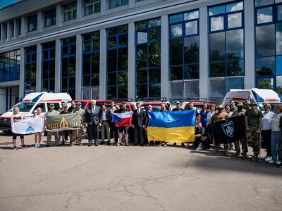 Чехия передала гуманитарную помощь для нужд Сил обороны Украины: военные получили автомобили, Starlink и генераторы