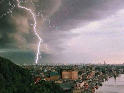 На Киев надвигается гроза, синоптики объявили предупреждение