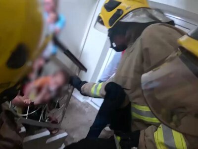 В Ровенской области двухлетний малыш во время игры застрял головой в металлическом ограждении, его освободили спасатели