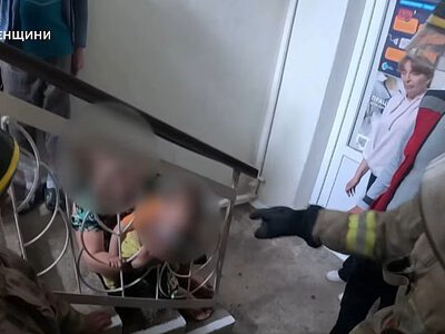 Двухлетний ребенок застрял головой в металлической конструкции в Ровенской области (видео)