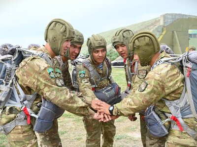 Первые прыжки с парашютом выполнили более 400 талдыкорганских десантников