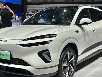 Украинцы стали меньше покупать китайские авто: выбиравшие в мае